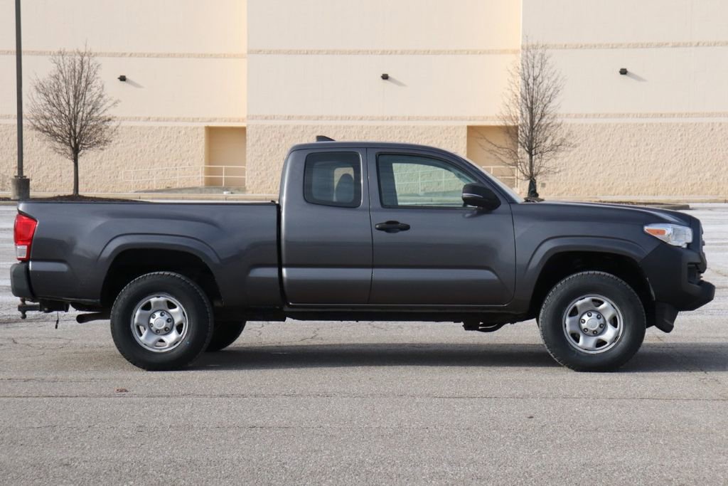 Used 2017 Toyota Tacoma SR image 9