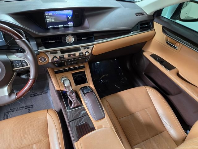 Used 2018 Lexus ES 350 w/ Luxury Package w/Wood Trim image 17