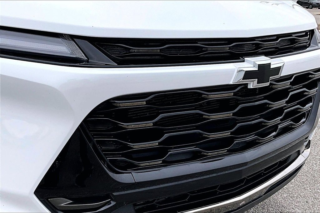 Used 2025 Chevrolet Trax ACTIV w/ Sunroof Package image 27