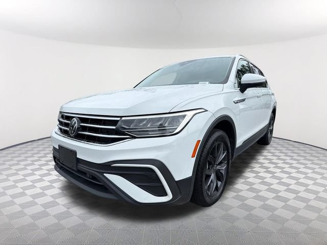 Used 2022 Volkswagen Tiguan SE w/ Panoramic Sunroof Package
