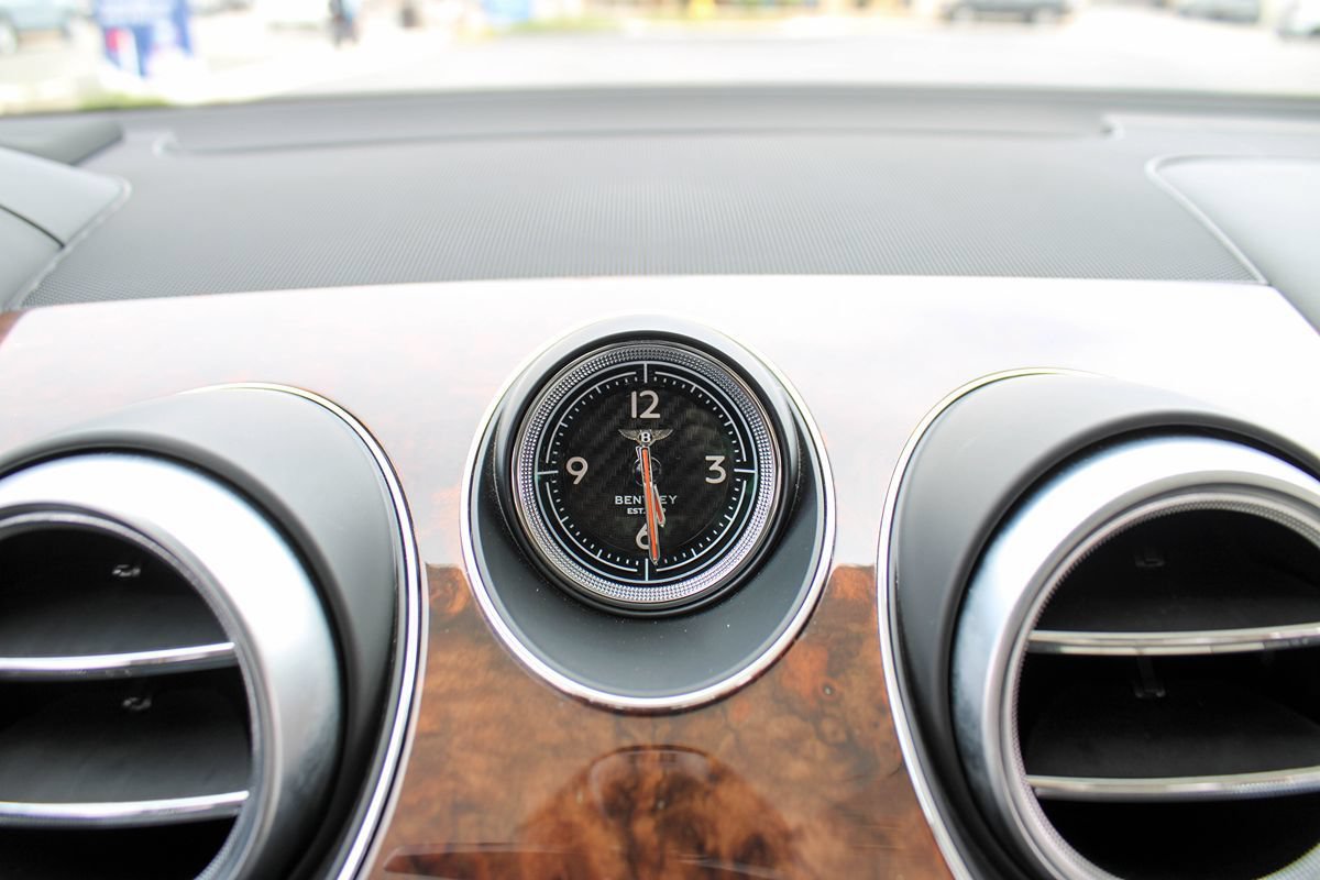 Used 2020 Bentley Bentayga Plug-In Hybrid AWD/4WD image 34