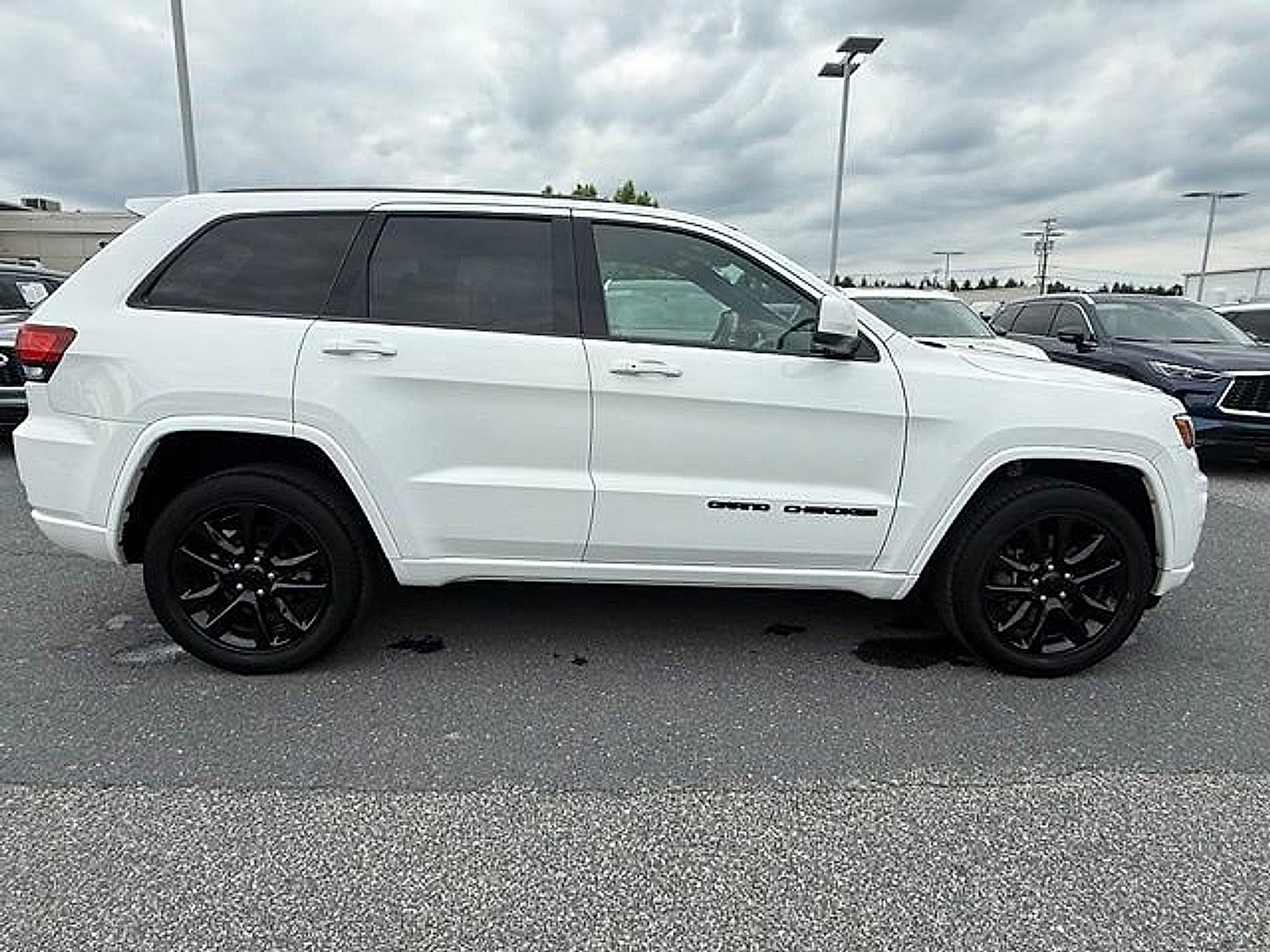 Used 2021 Jeep Grand Cherokee Laredo X AWD/4WD image 16
