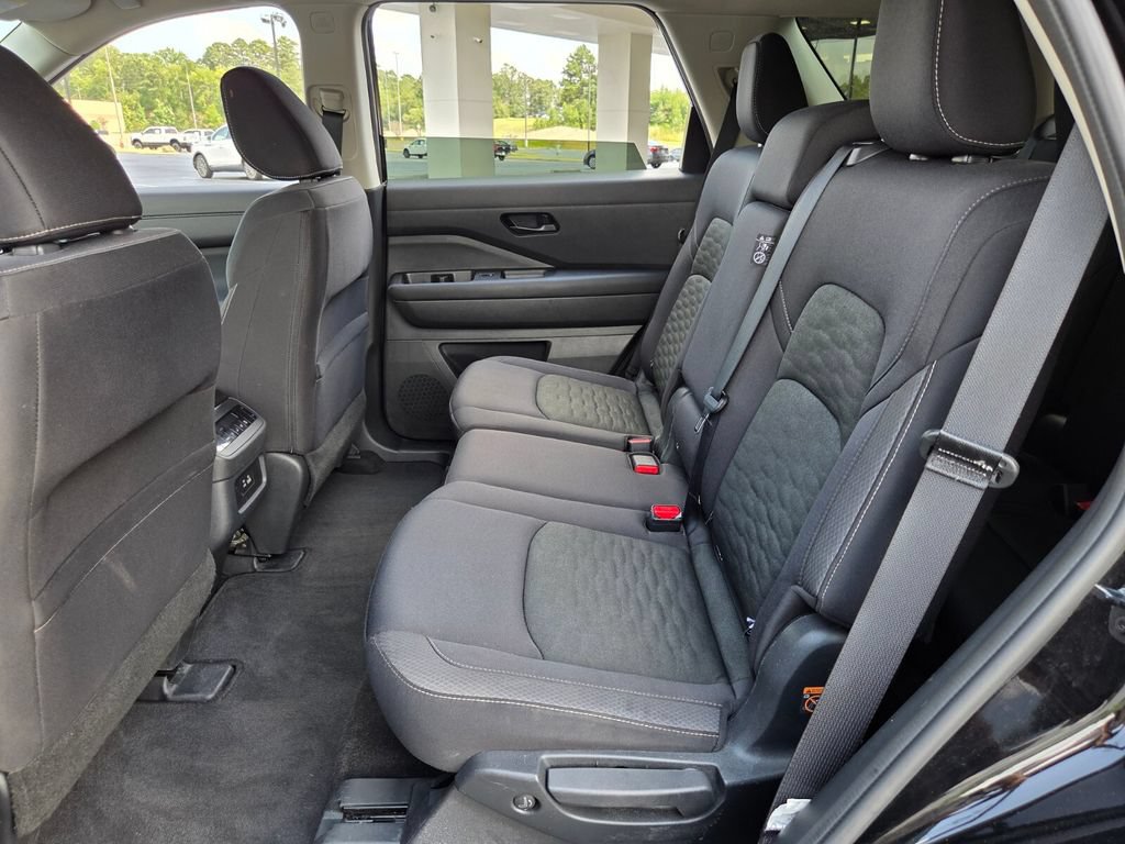Used 2025 Nissan Pathfinder SV AWD/4WD image 12
