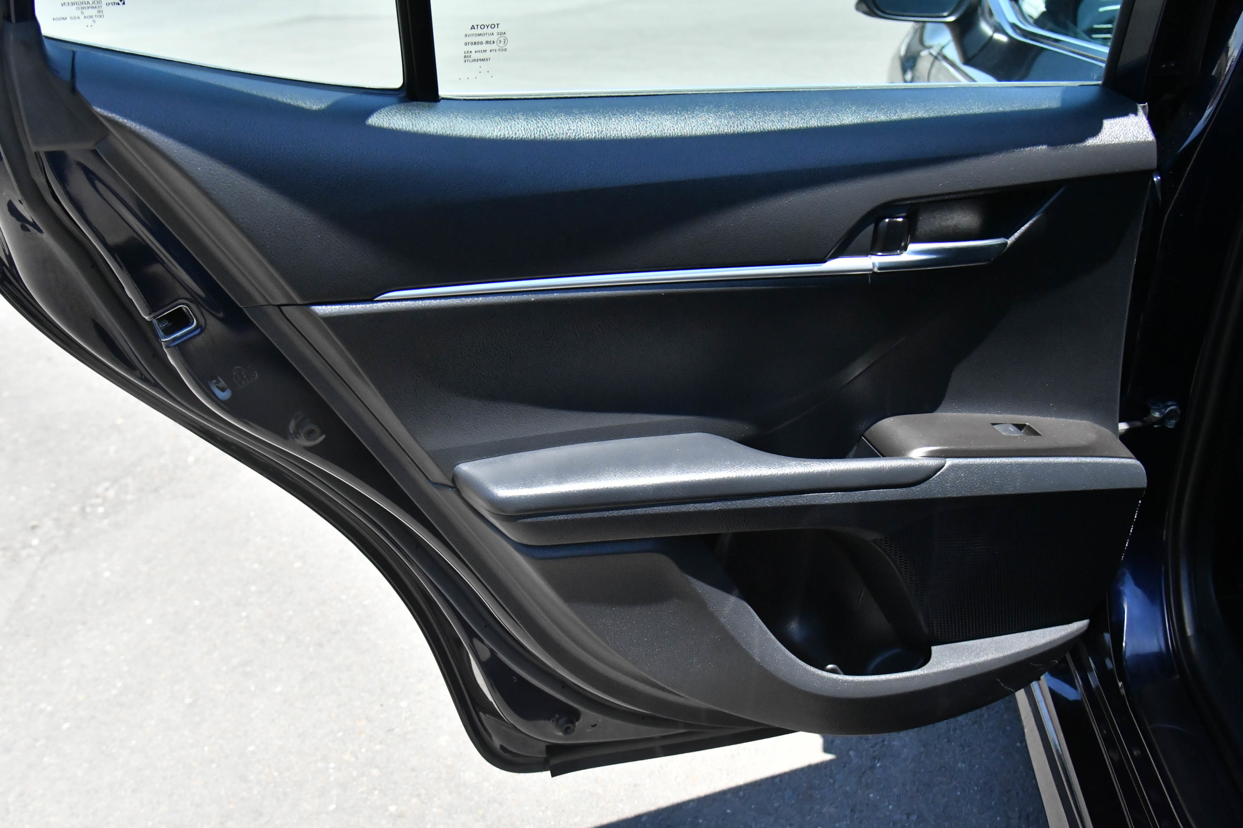 Used 2022 Toyota Camry SE FWD image 32