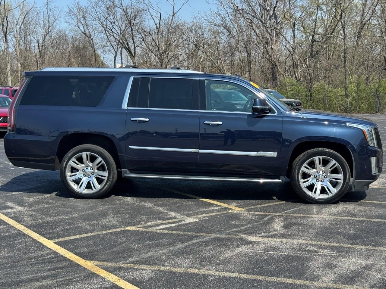 Used 2019 Cadillac Escalade ESV Luxury image 3
