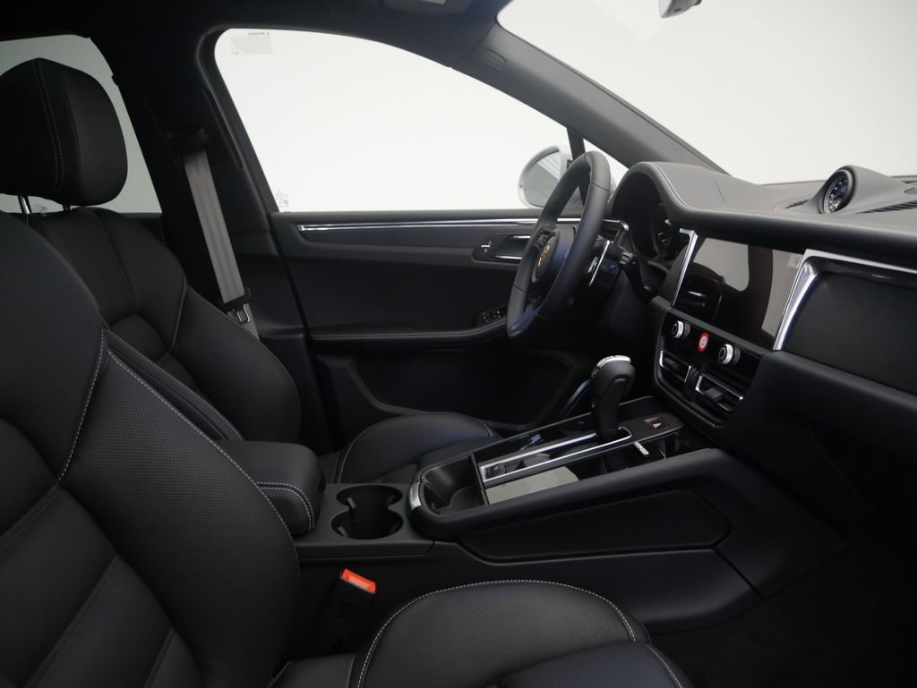 New 2026 Porsche Macan GTS AWD/4WD image 28