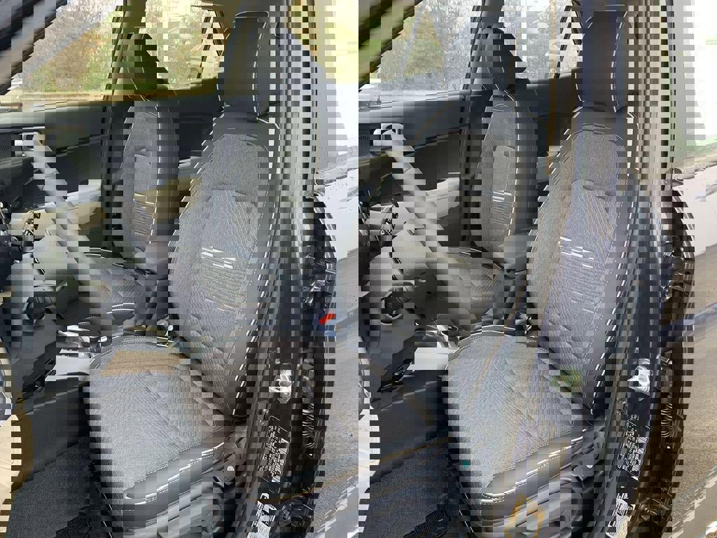 New 2025 Hyundai Venue Limited image 38