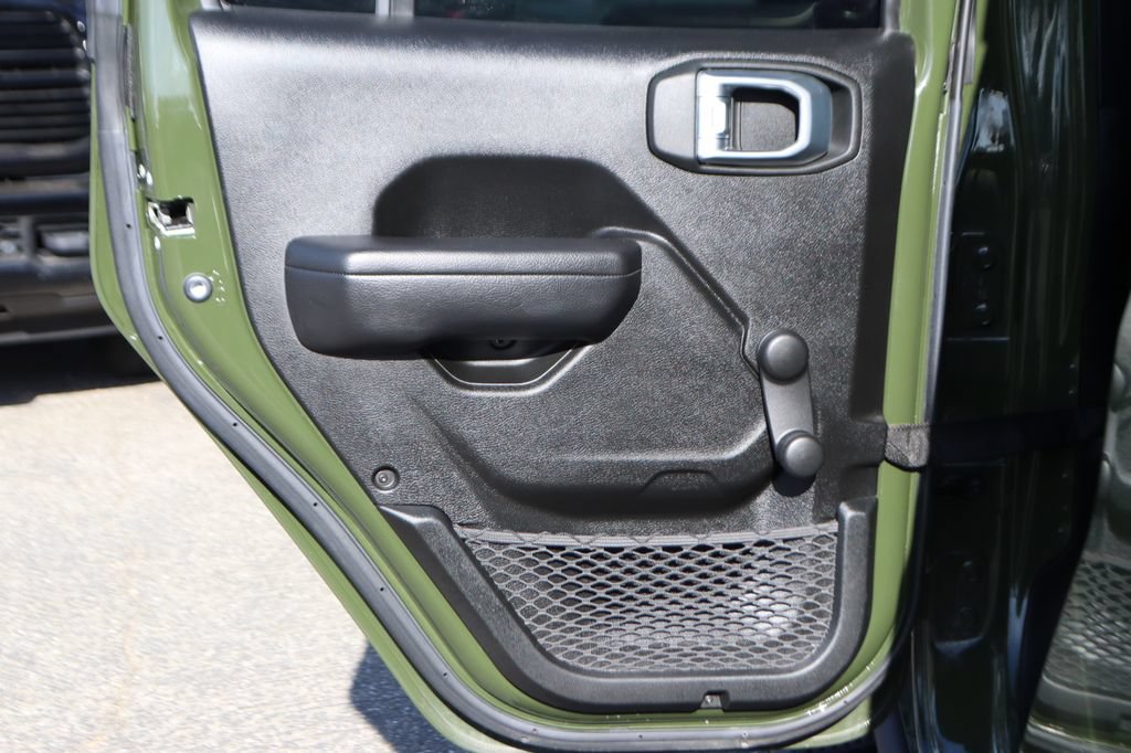 Used 2023 Jeep Gladiator Sport AWD/4WD image 31