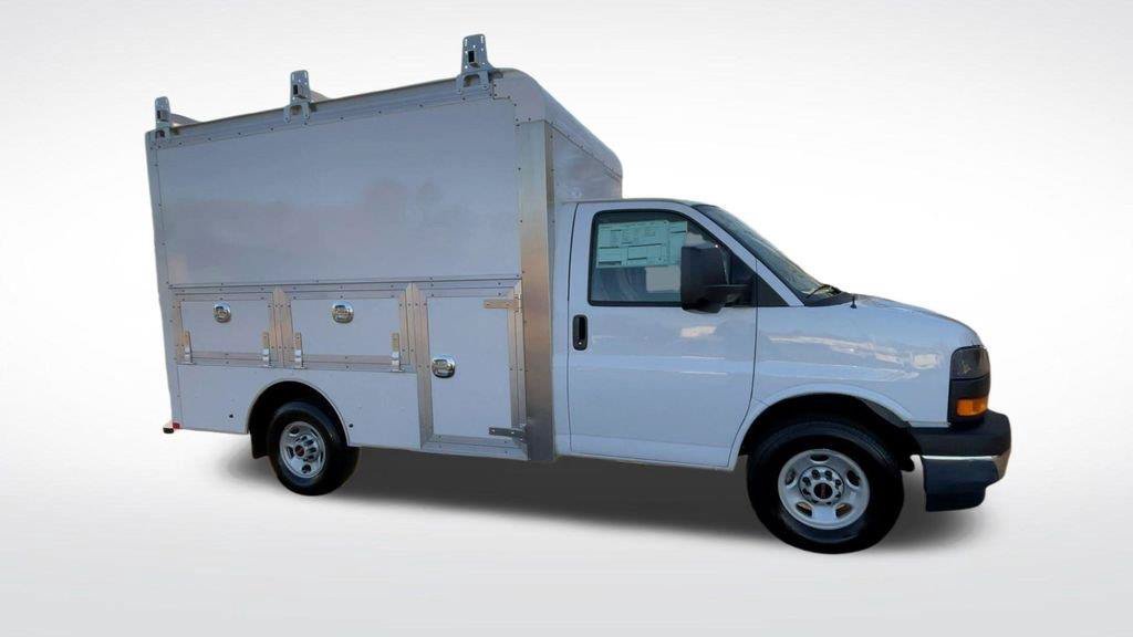 New 2025 GMC Savana 3500 w/ Power Convenience Package RWD image 2