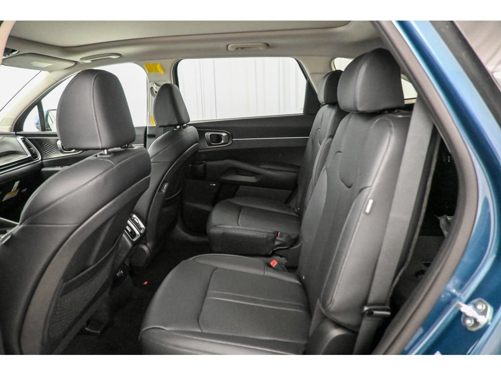 New 2026 Kia Sorento EX w/ EX Premium Package AWD/4WD image 12