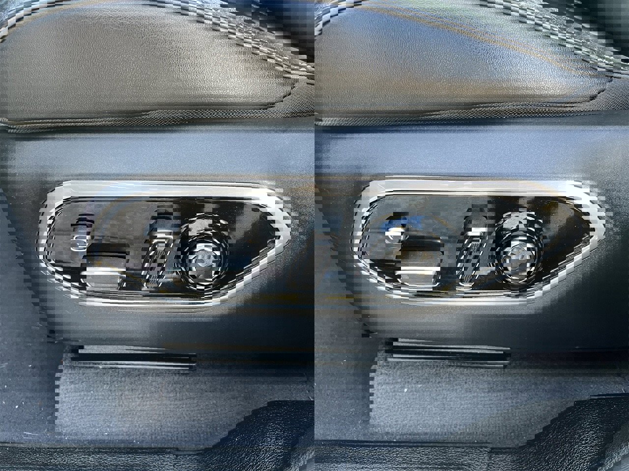 Used 2023 Jeep Grand Cherokee Overland w/ Luxury Tech Group IV image 23