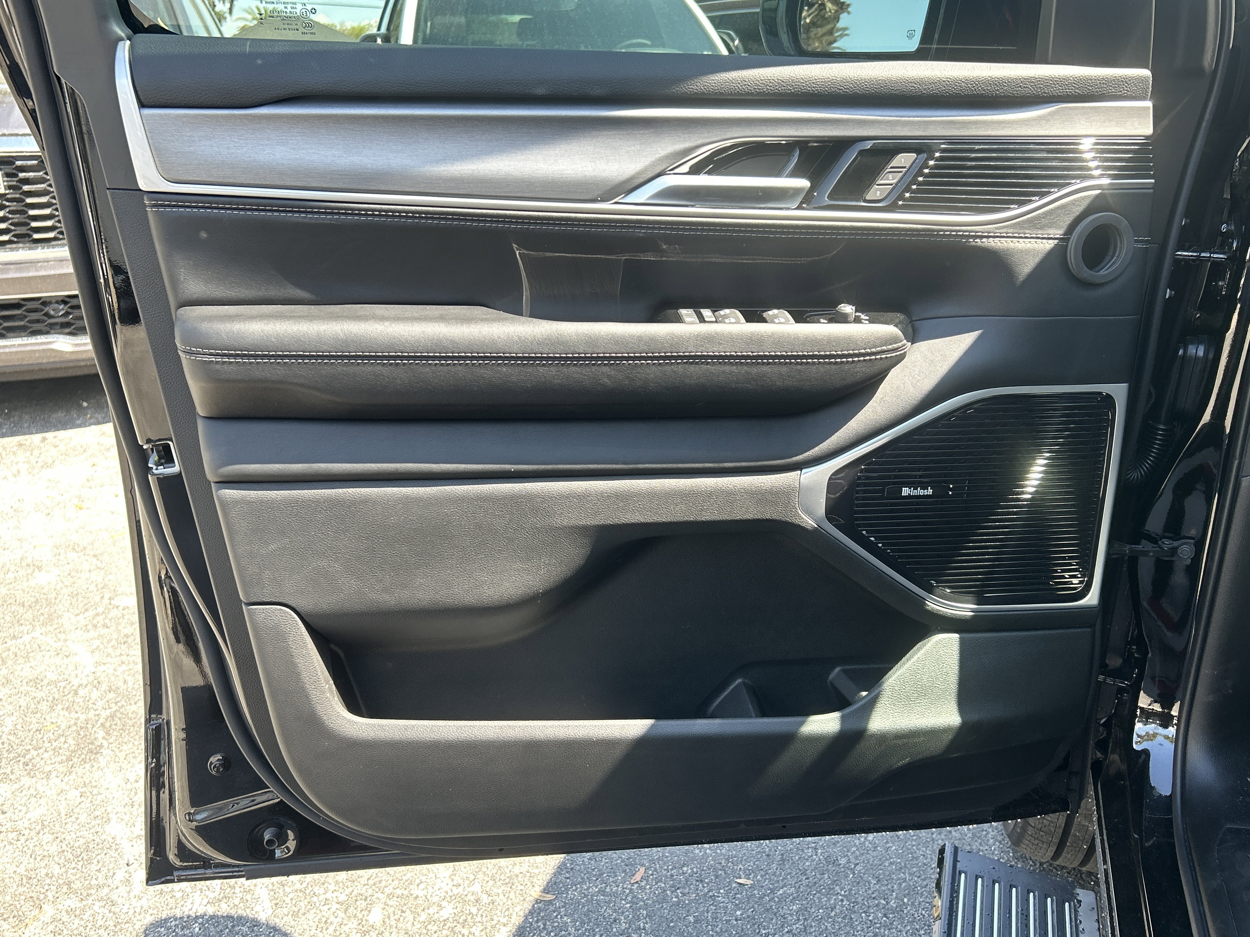 New 2026 Jeep Grand Wagoneer Limited image 11