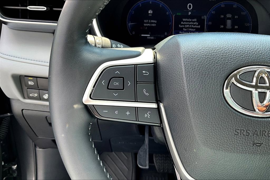 Used 2024 Toyota Highlander Limited image 18