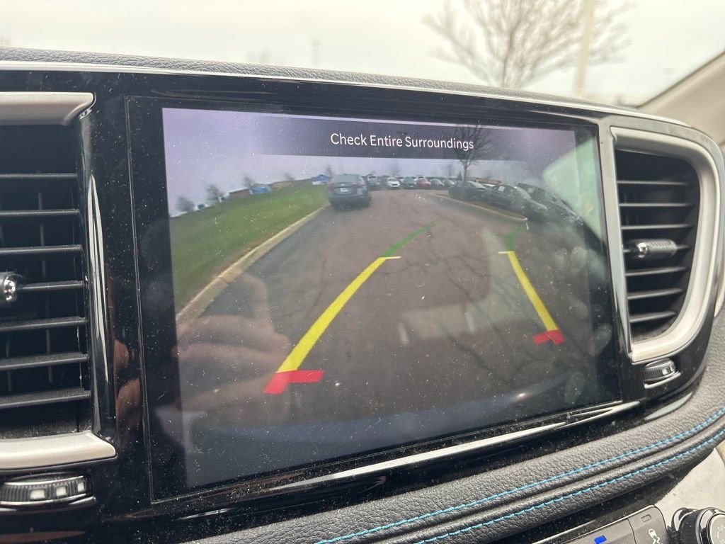 Used 2021 Chrysler Pacifica Touring-L image 24