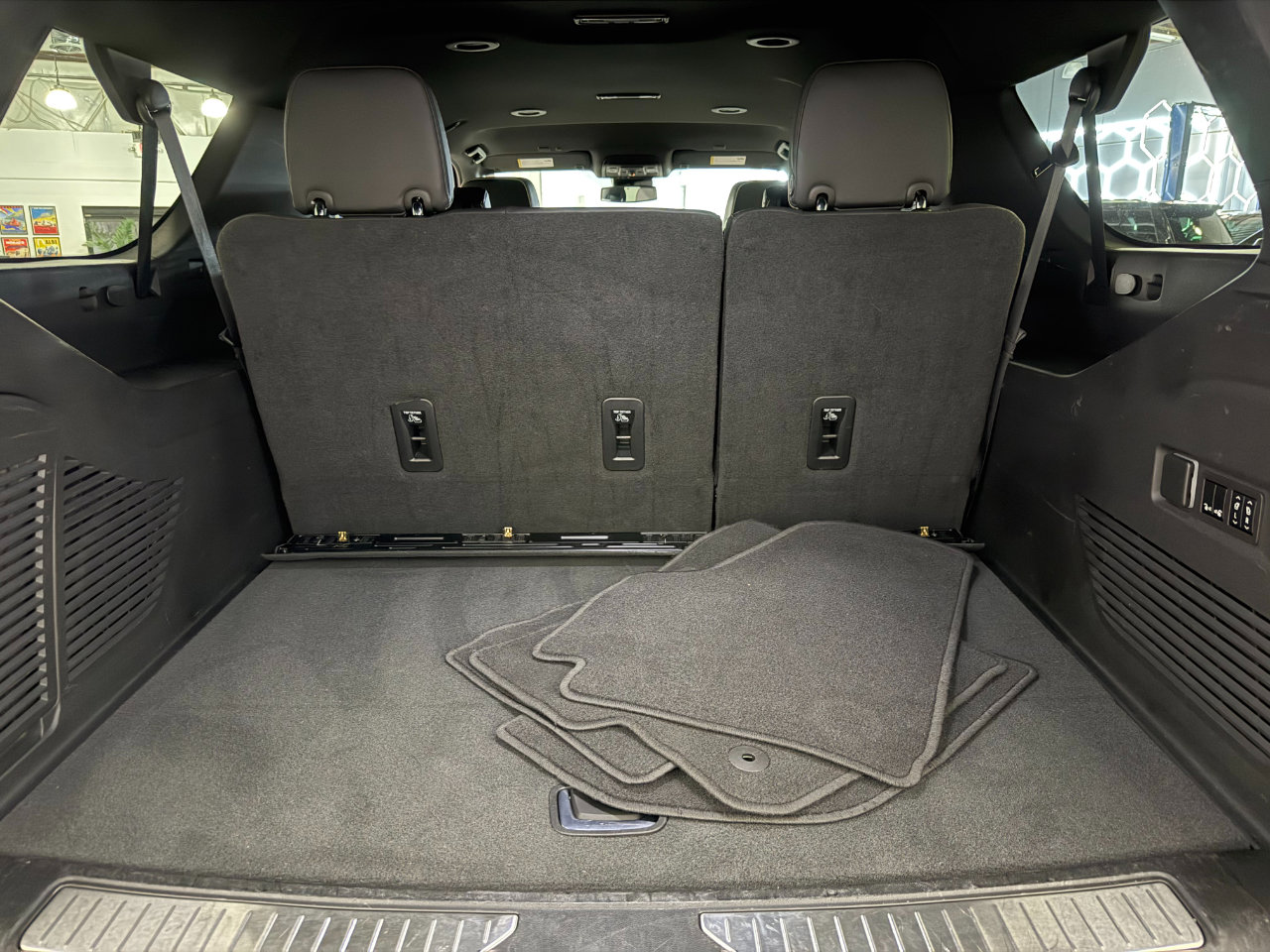 Used 2023 Chevrolet Suburban Premier image 26