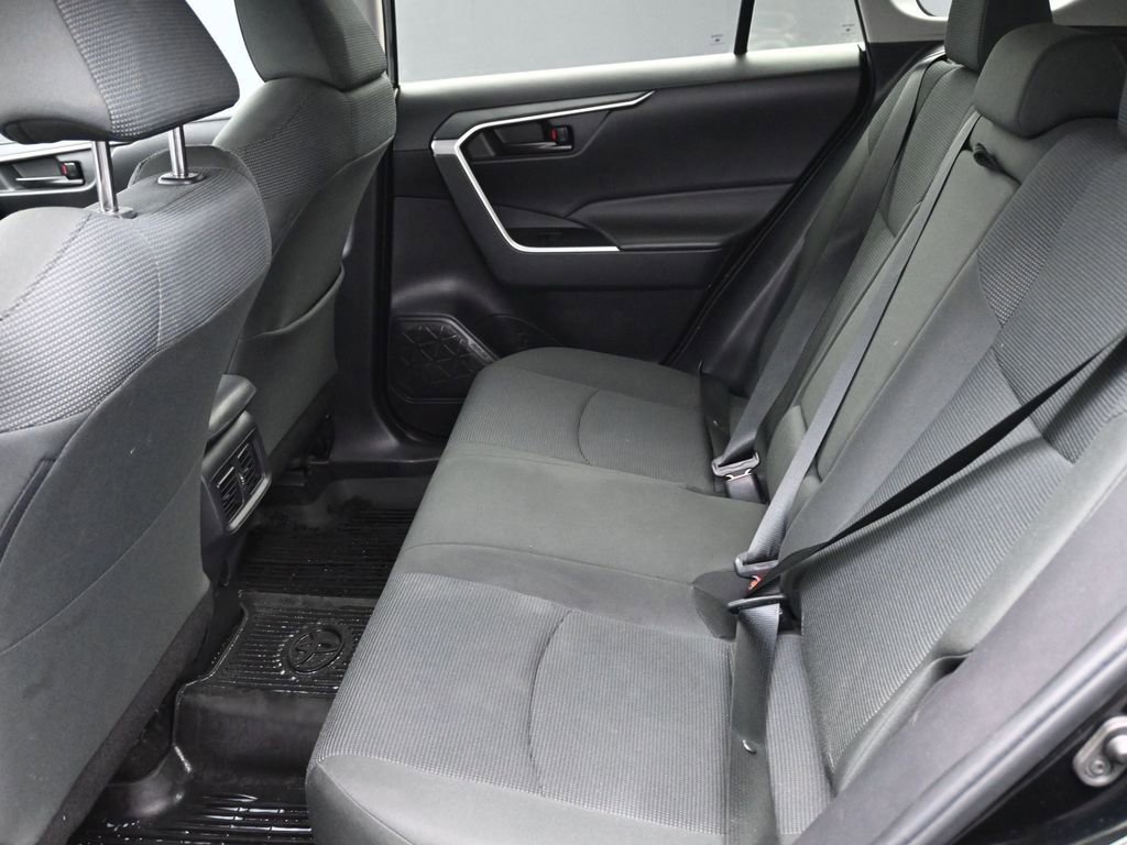 Used 2022 Toyota RAV4 LE image 12