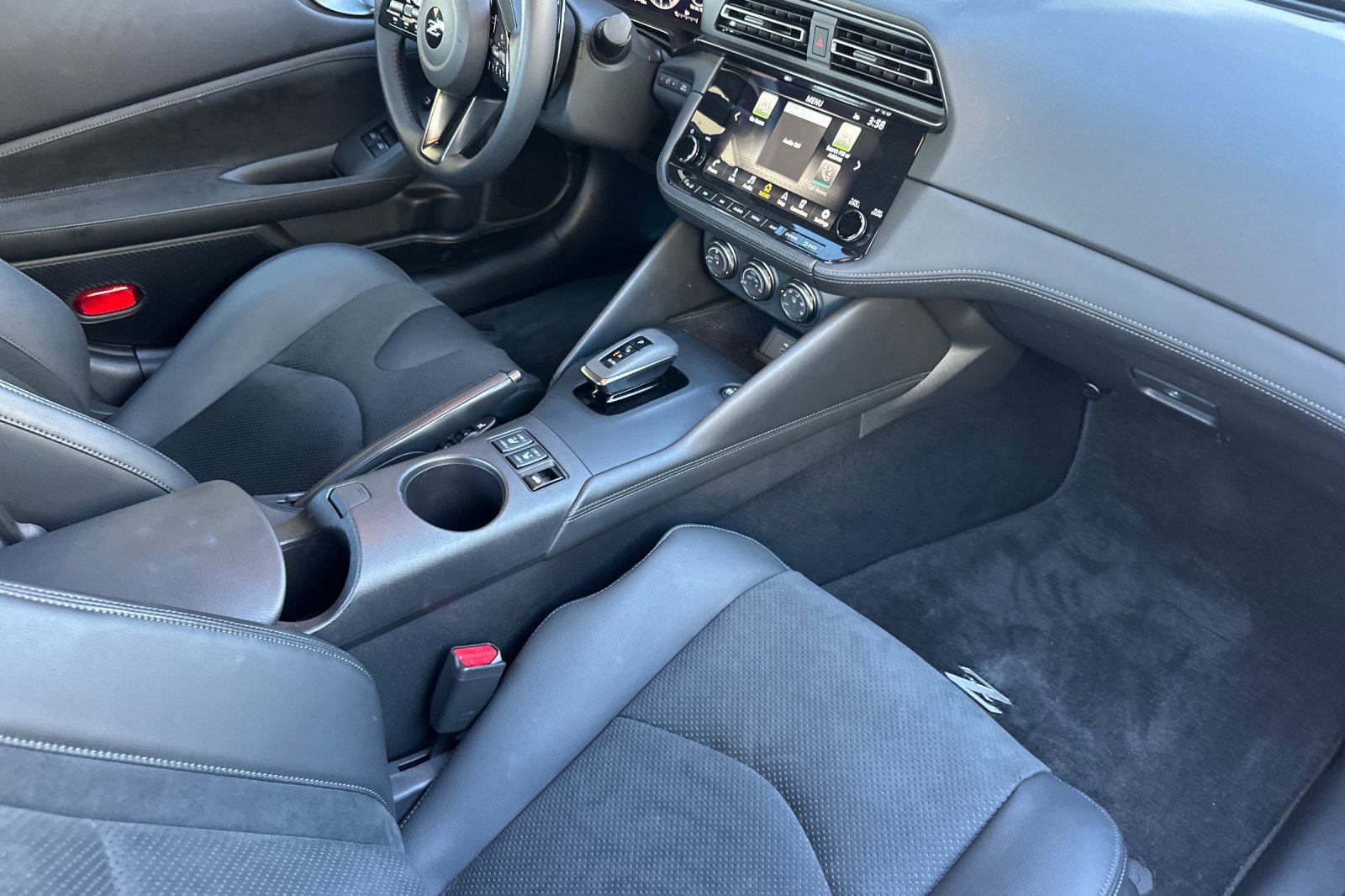 Certified 2024 Nissan Z Performance w/ Floor Mat Package RWD image 16