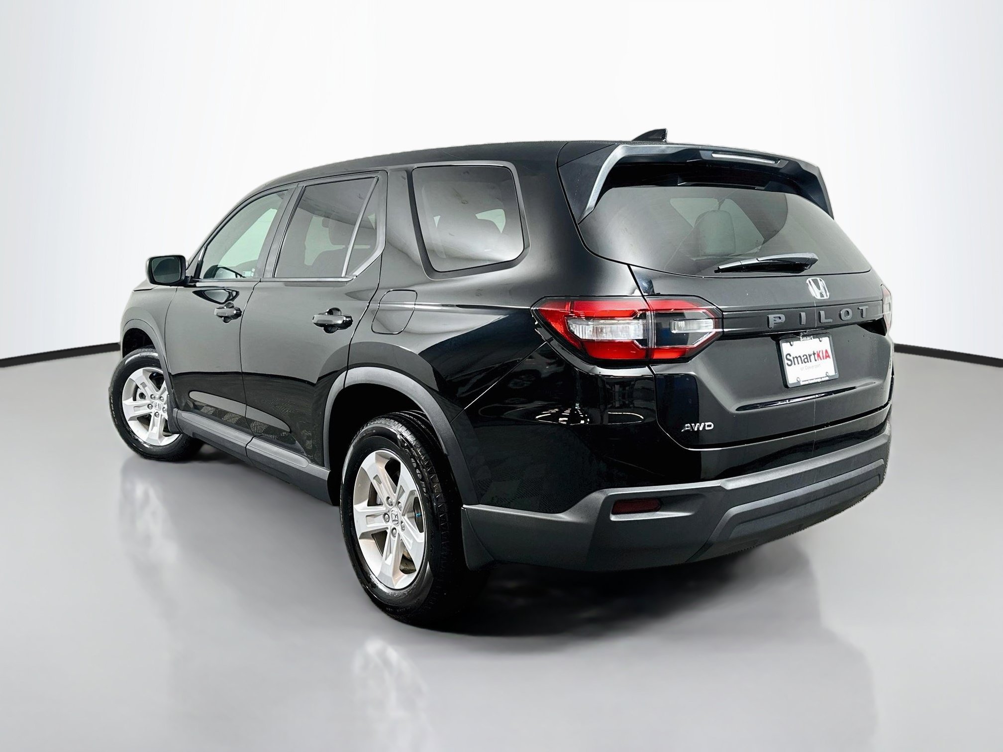 Used 2023 Honda Pilot LX image 5