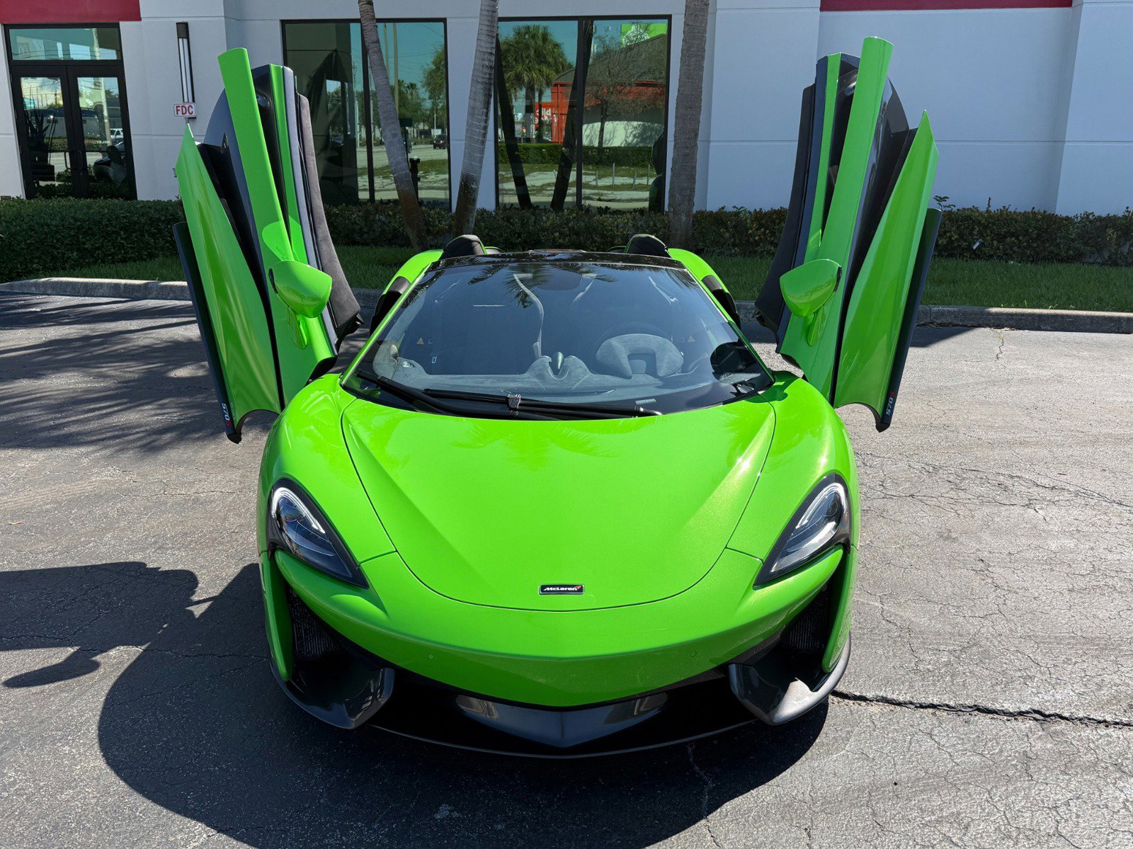 Used 2018 McLaren 570S Spider image 21