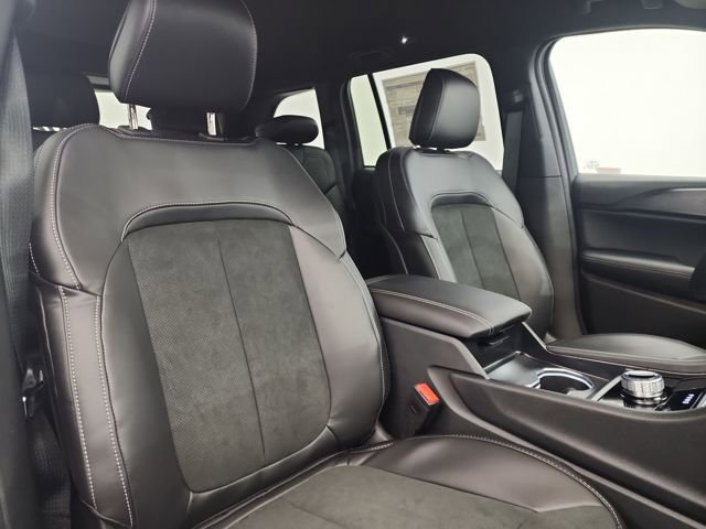 New 2025 Jeep Grand Cherokee Altitude image 32
