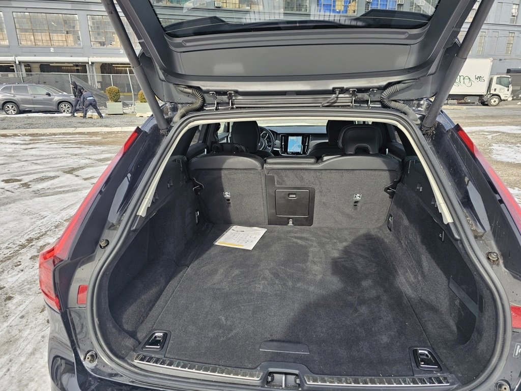 Certified 2024 Volvo V90 B6 Cross Country Plus image 7