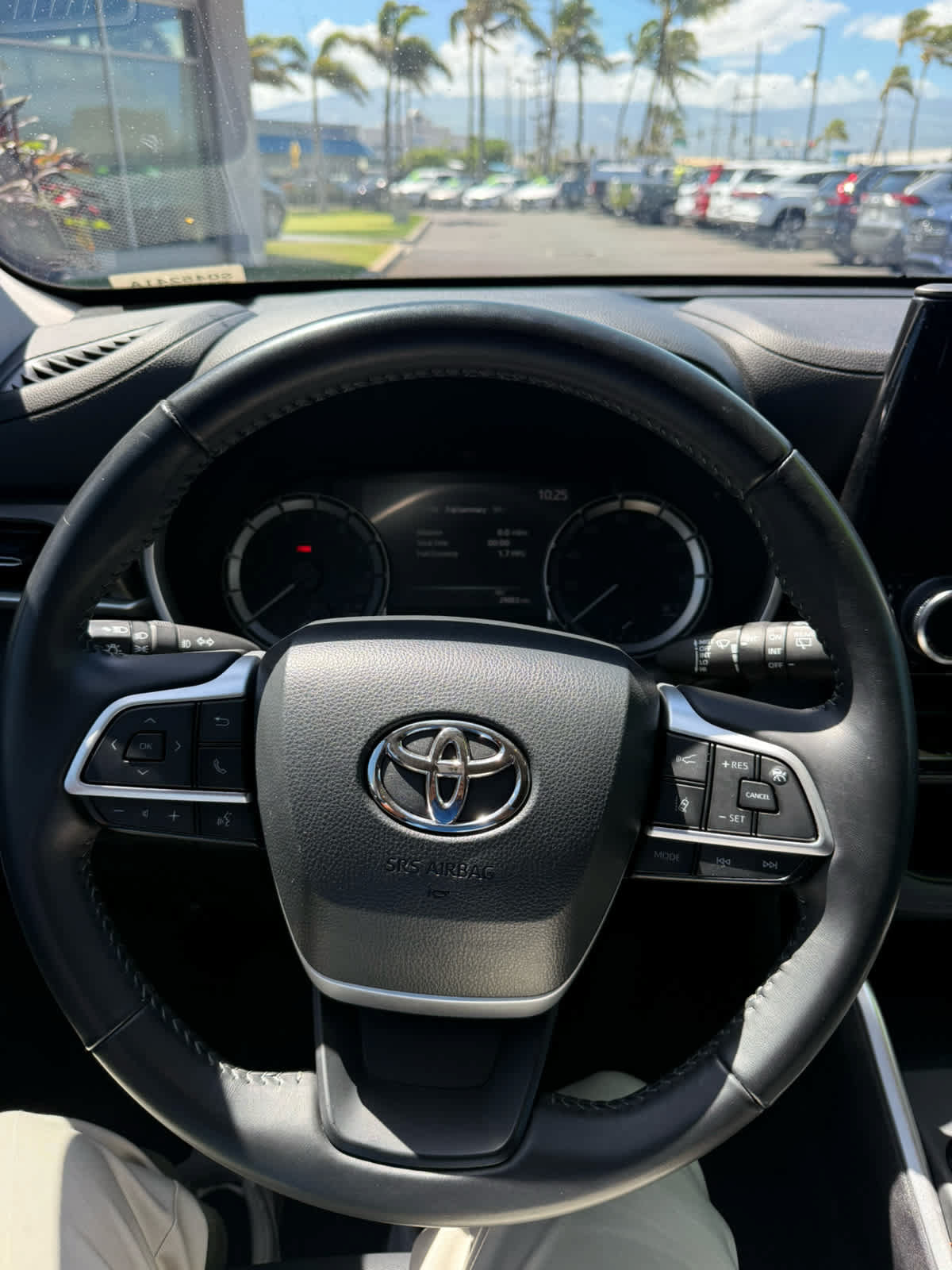 Used 2023 Toyota Highlander XLE FWD image 7