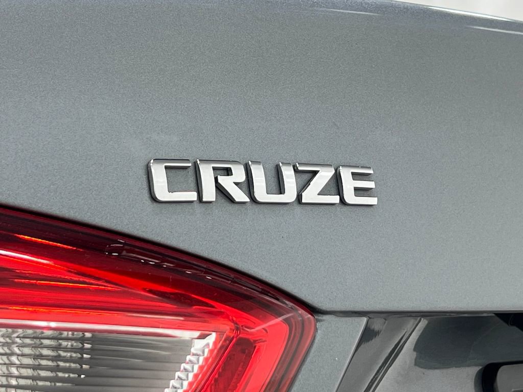 Used 2018 Chevrolet Cruze LT FWD image 40