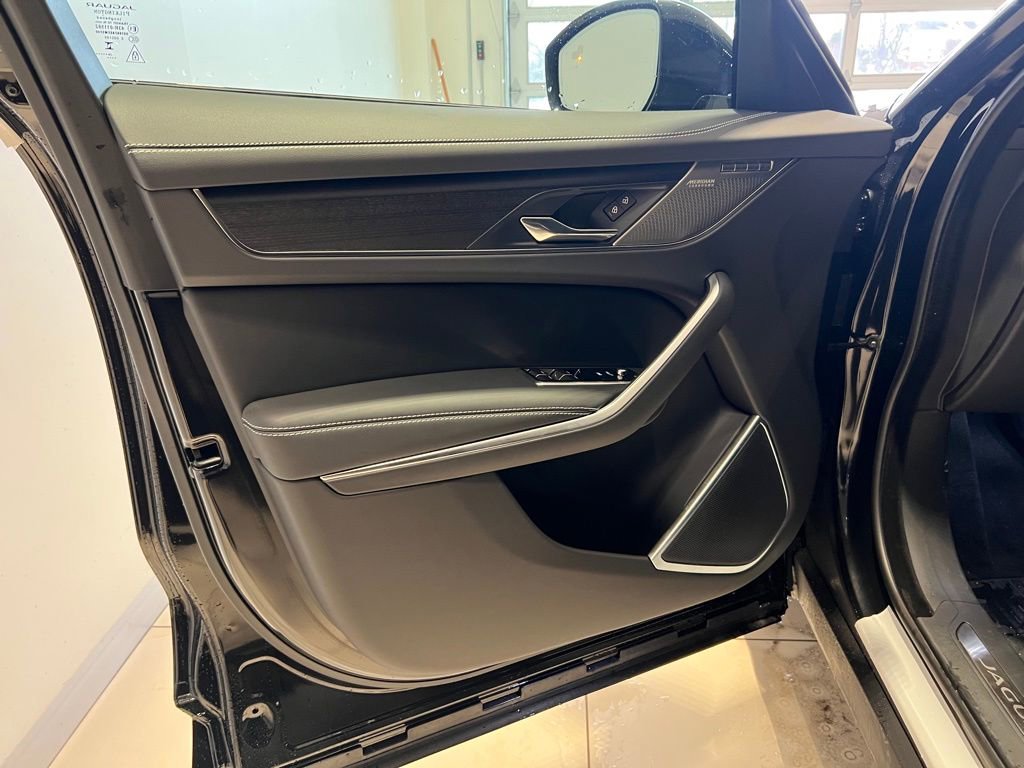 New 2025 Jaguar F-PACE R-Dynamic S image 24