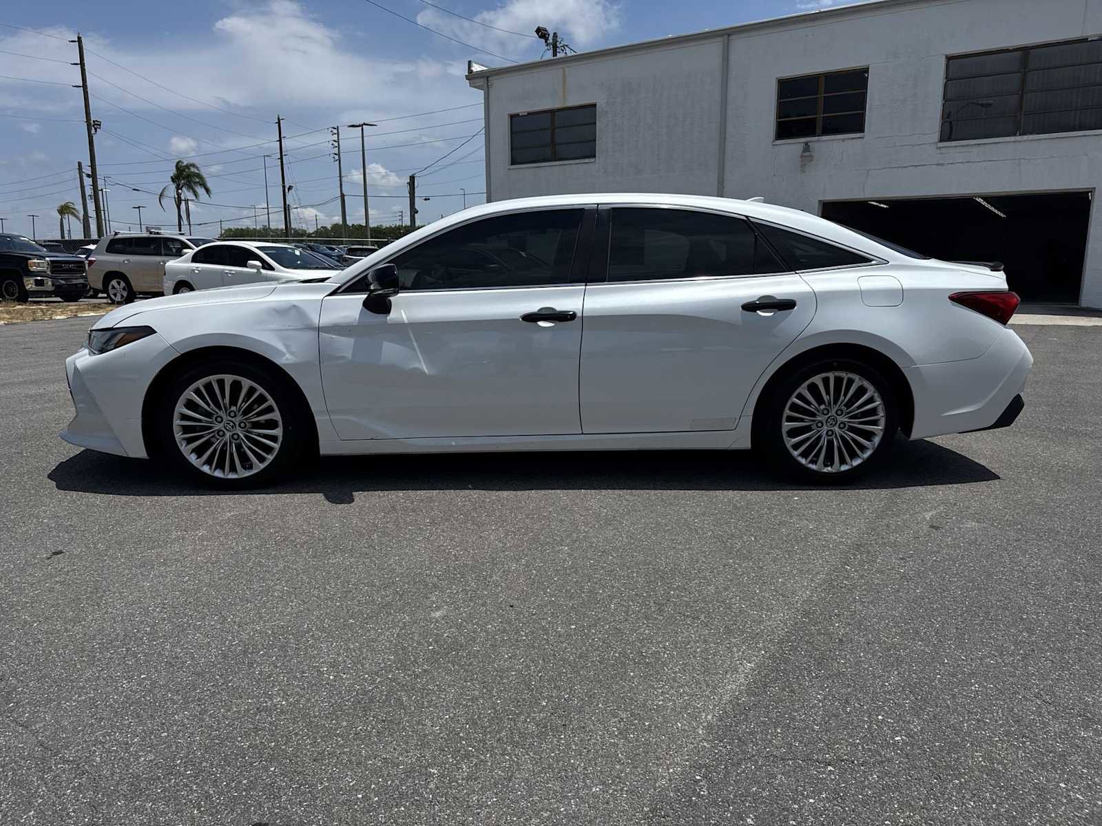 Used 2020 Toyota Avalon Limited FWD image 3