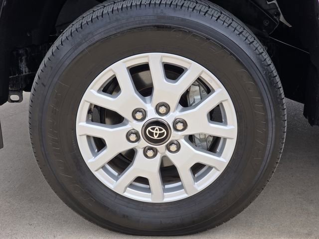 Certified 2024 Toyota Tacoma SR5 AWD/4WD image 9