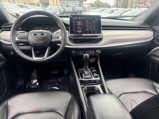 Used 2024 Jeep Compass Limited image 17