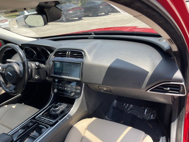Used 2019 Jaguar XE Premium image 67