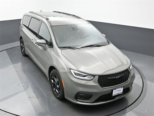 Used 2021 Chrysler Pacifica Touring-L w/ S Appearance Package image 19