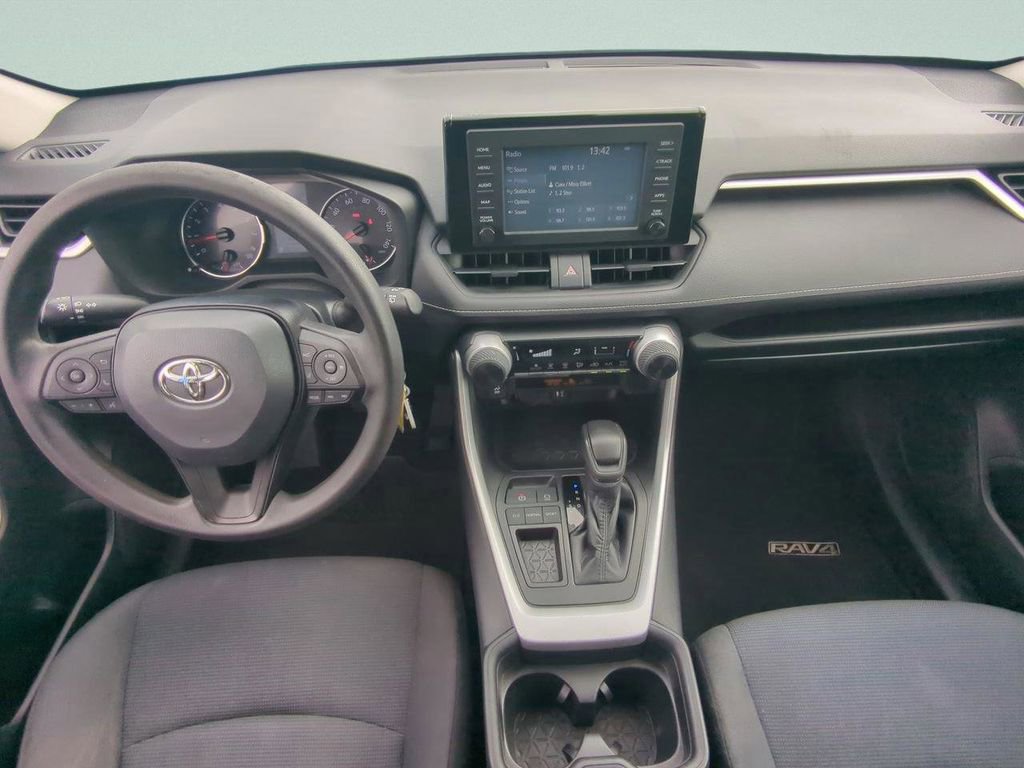 Used 2019 Toyota RAV4 LE image 15