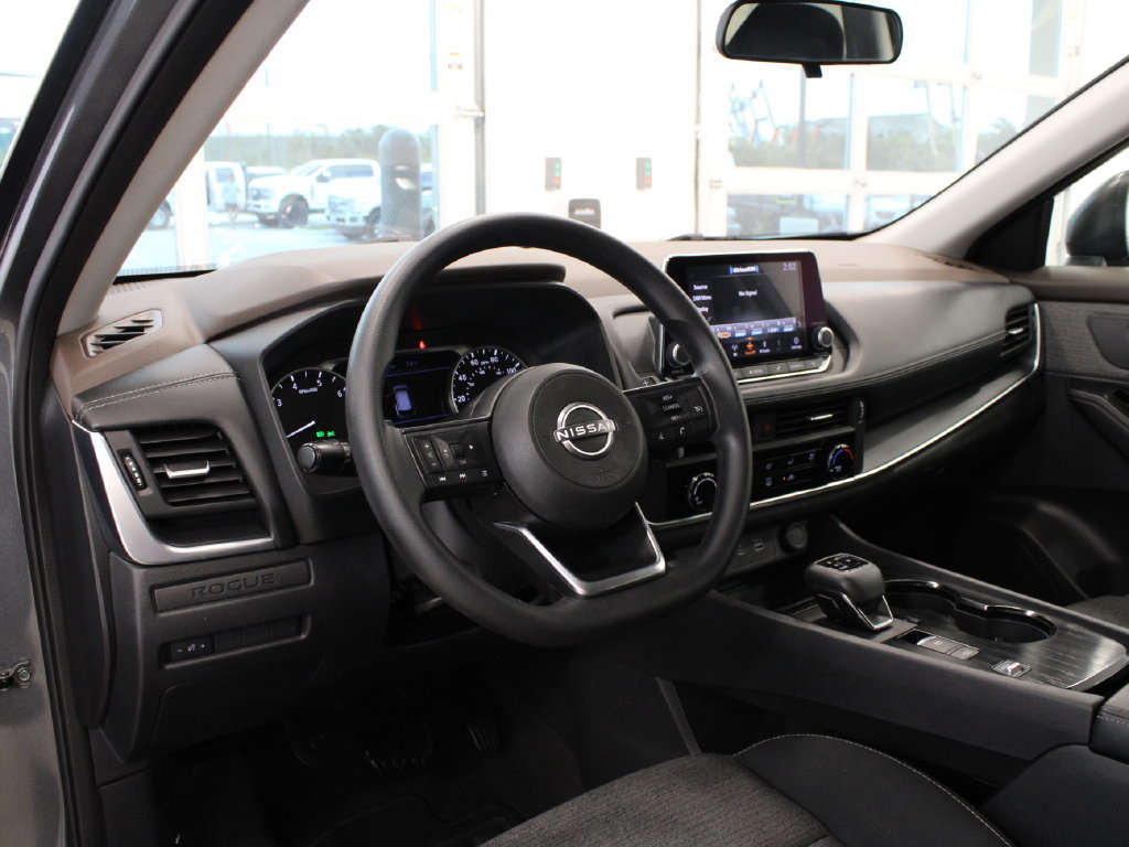 Used 2023 Nissan Rogue SV w/ SV Premium B Package FWD image 13