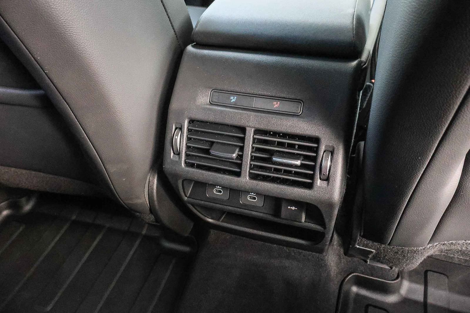 Used 2025 Land Rover Discovery Sport S image 21