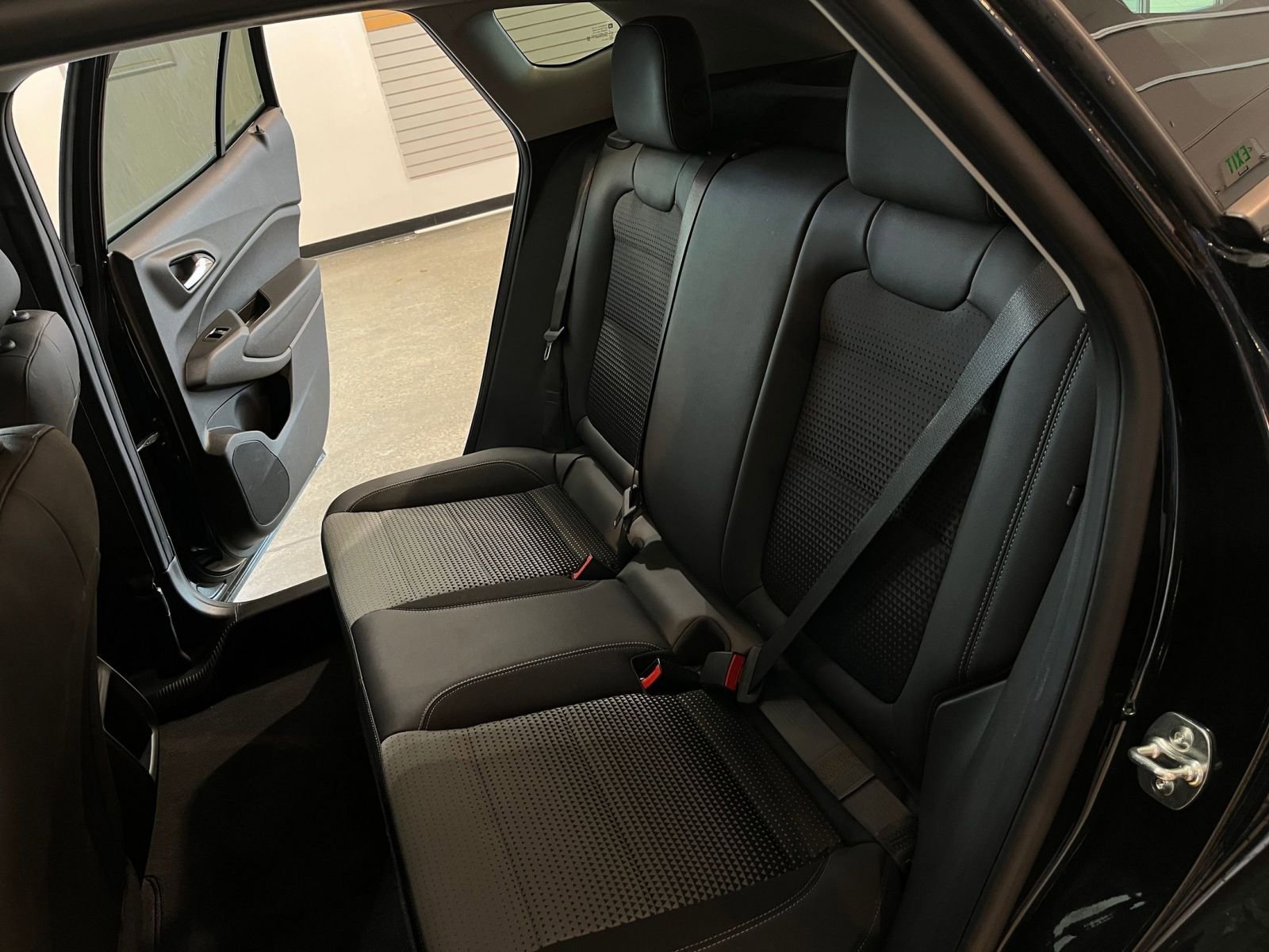 Used 2025 Chevrolet Trax LT w/ LT Convenience Package image 38