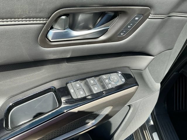Used 2025 Nissan Pathfinder Platinum FWD image 15
