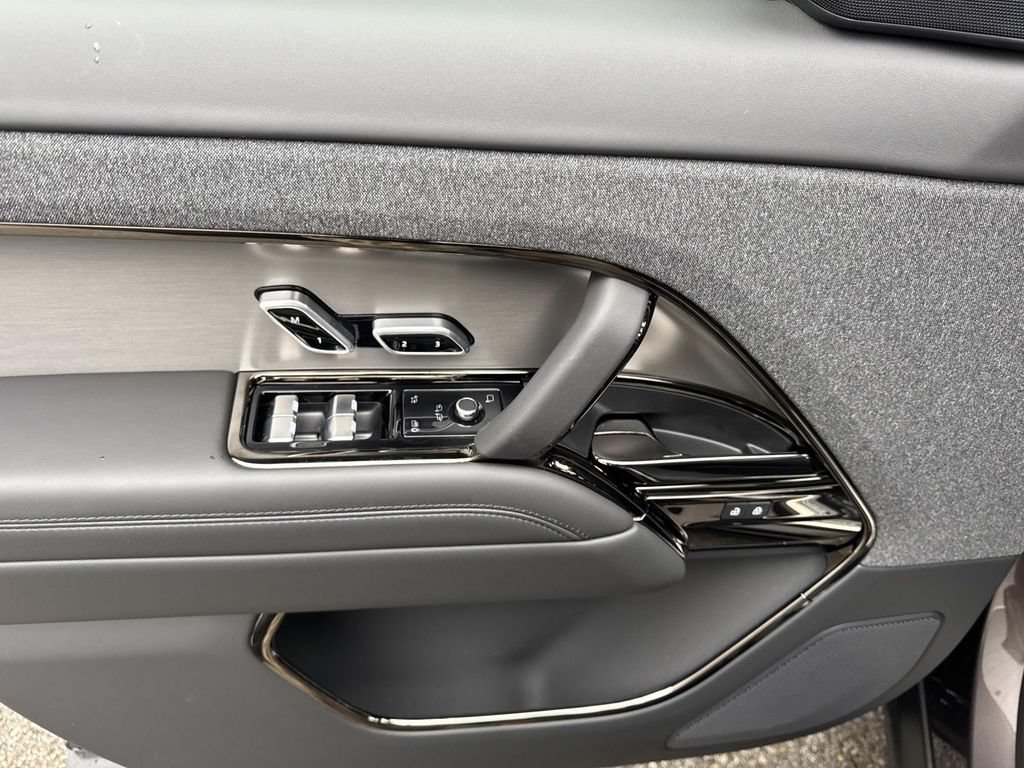 New 2026 Land Rover Range Rover Sport Dynamic SE AWD/4WD image 19
