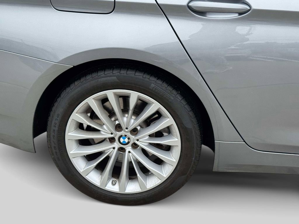 Certified 2023 BMW 530i xDrive w/ Convenience Package image 10