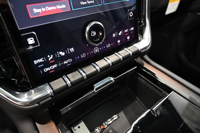 New 2026 GMC Yukon XL Denali w/ Denali Reserve Package AWD/4WD image 21