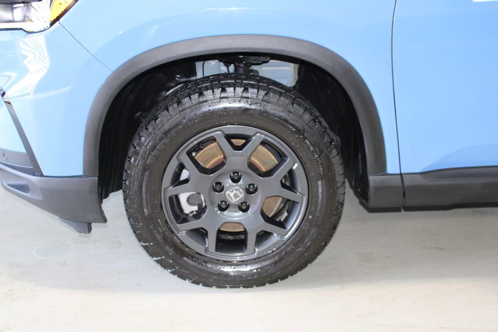 Certified 2025 Honda Pilot TrailSport image 6