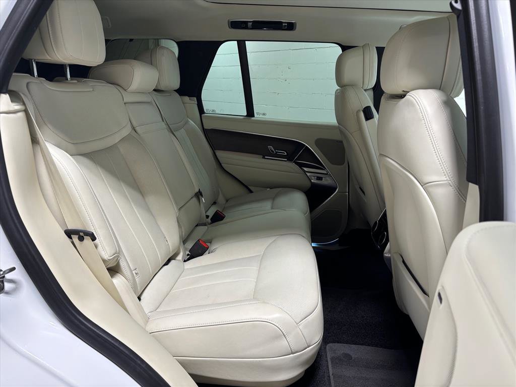 Used 2025 Land Rover Range Rover SE image 39