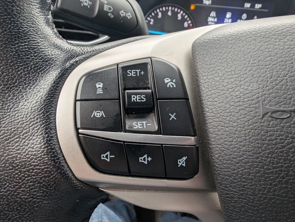 Used 2021 Ford Explorer Limited w/ Equipment Group 301A AWD/4WD image 28