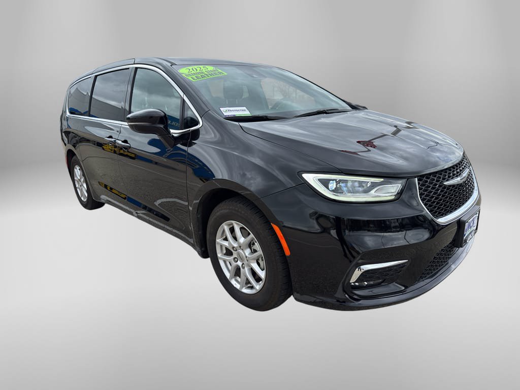 Used 2025 Chrysler Pacifica Select FWD image 6