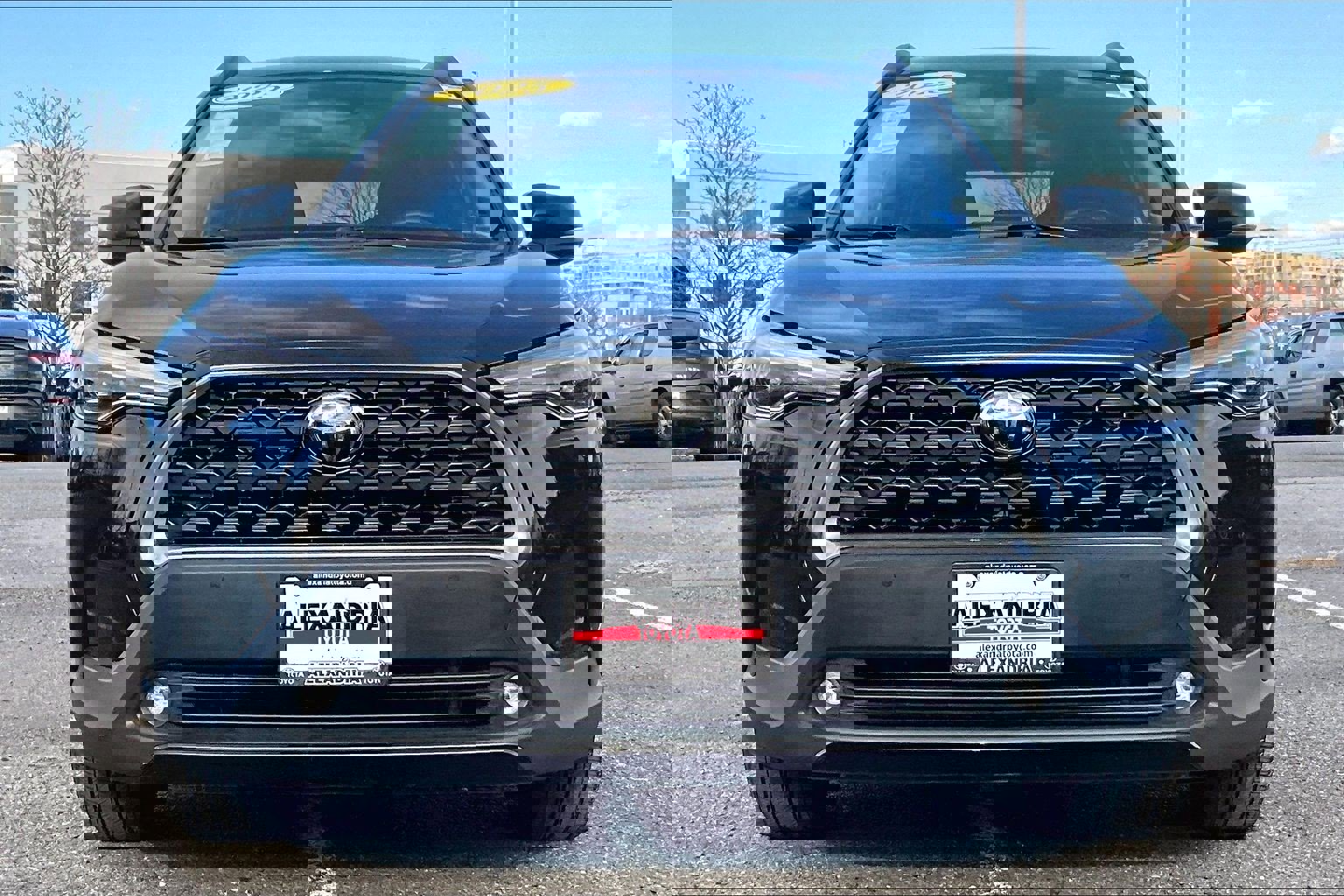 Used 2025 Toyota Corolla Cross XLE image 3