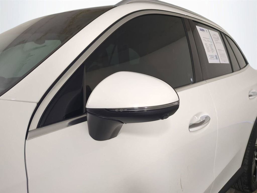 Used 2024 Mercedes-Benz GLC 300 4MATIC image 12