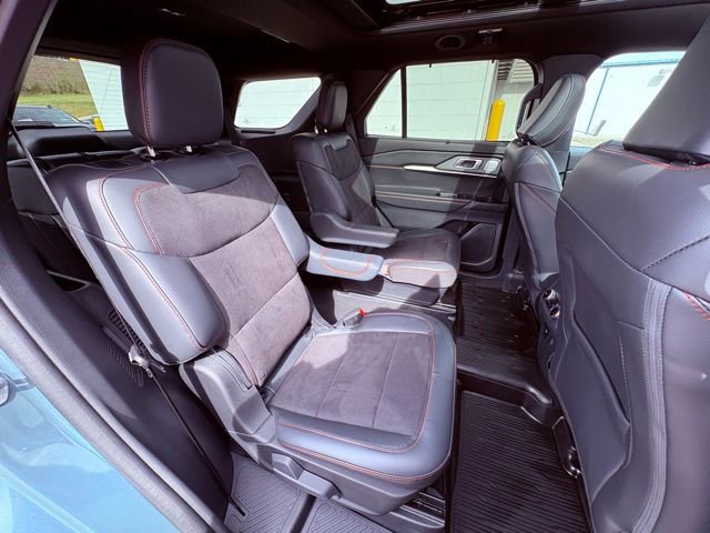 Used 2025 Ford Explorer ST image 32