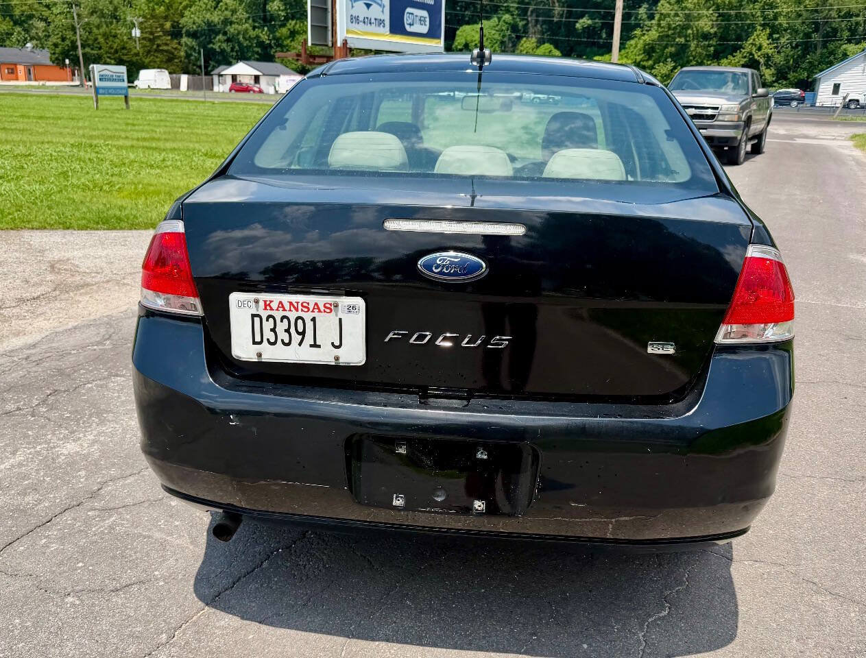 Used 2010 Ford Focus SE FWD image 8