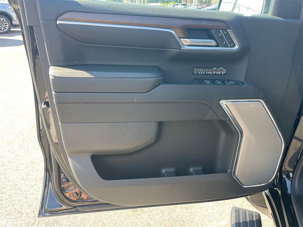 Used 2025 Chevrolet Silverado 1500 High Country w/ Midnight Edition image 28